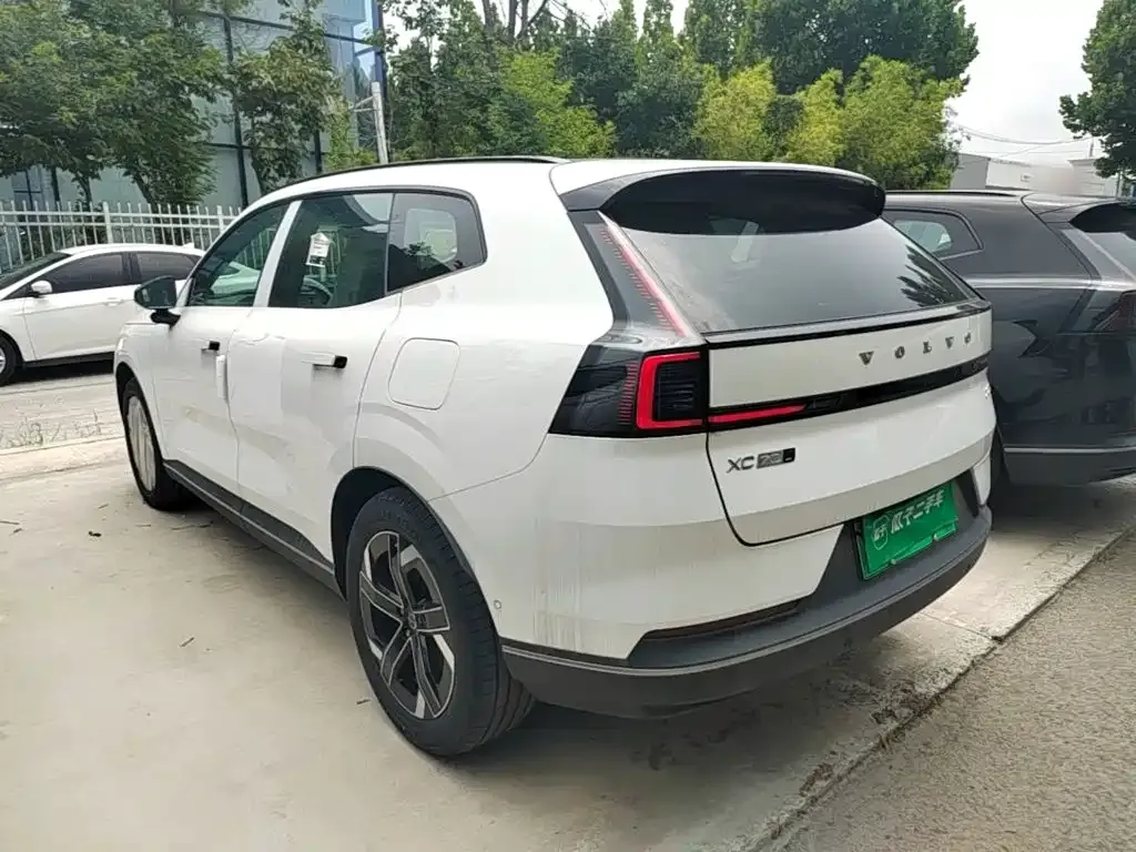 Volvo XC70 Plug-in Hybrid — фото 3
