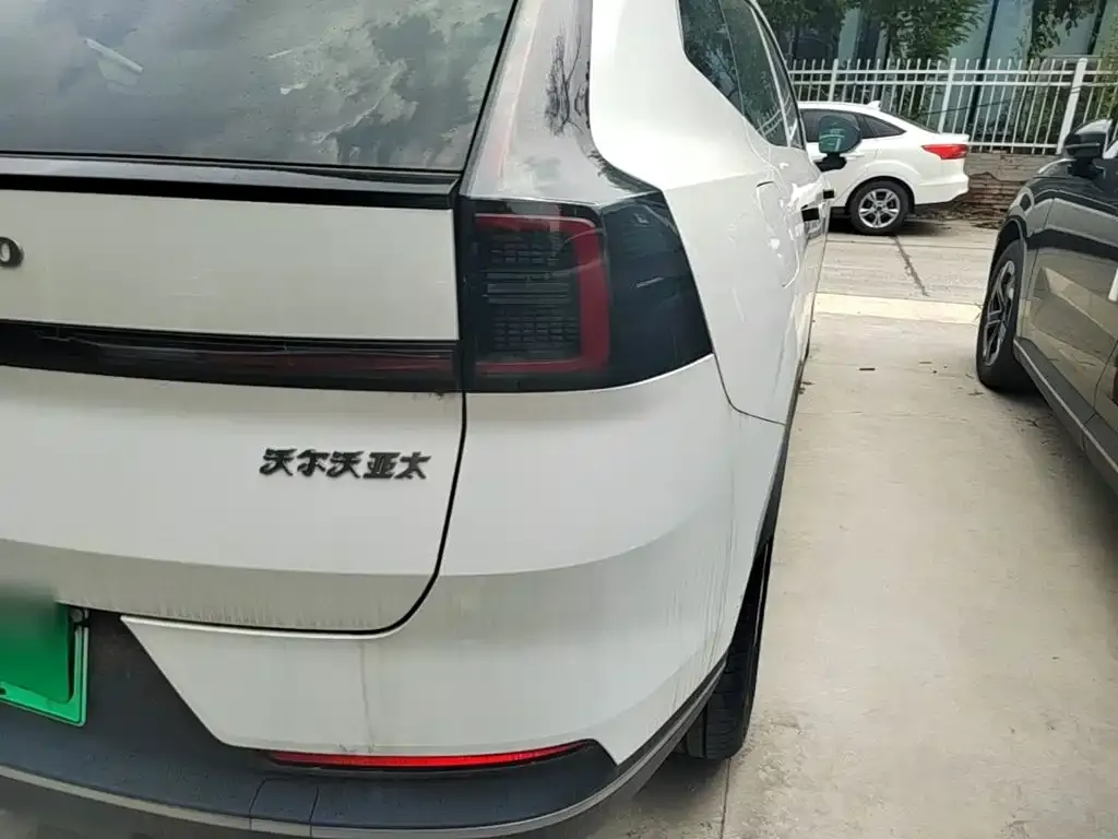 Volvo XC70 Plug-in Hybrid — фото 10