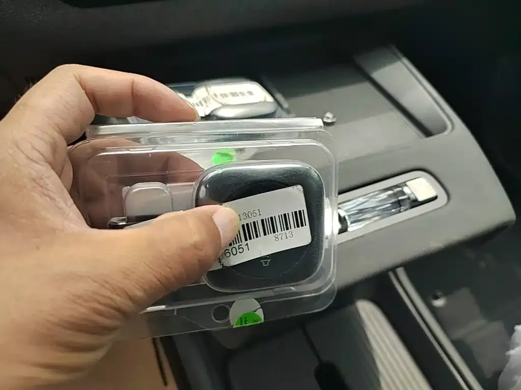 Volvo XC70 Plug-in Hybrid — фото 2