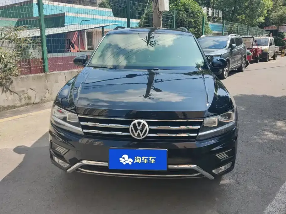 Volkswagen Tiguan L — фото 1