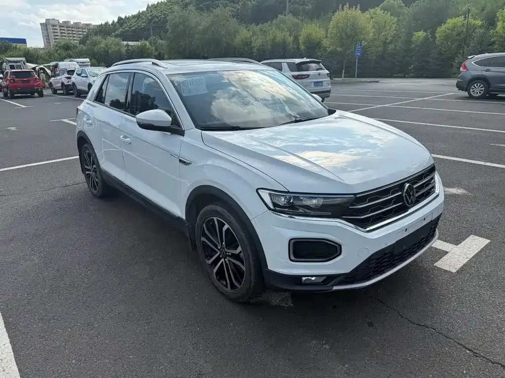Volkswagen T-Roc — фото 9