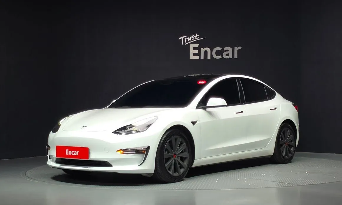 Tesla Model 3 — фото 1