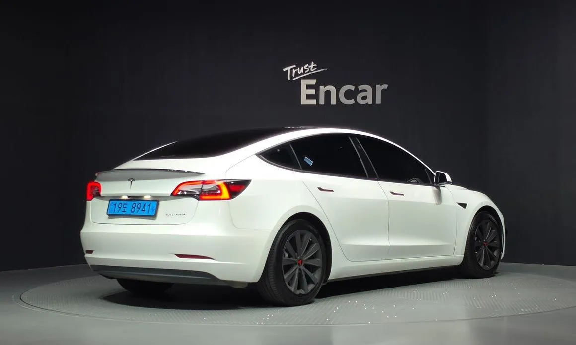 Tesla Model 3 — фото 2