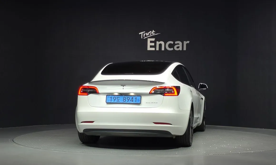 Tesla Model 3 — фото 3