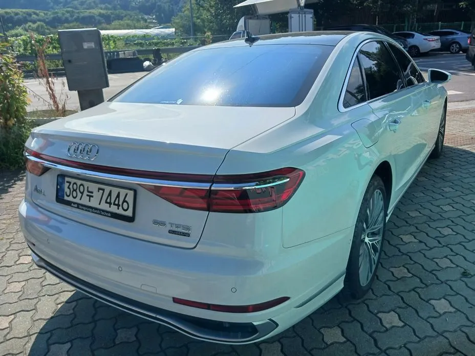 Audi A8 — фото 5