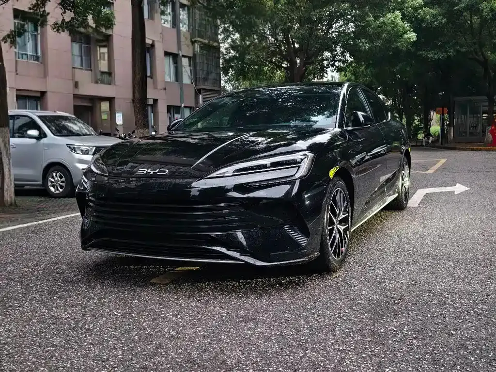 BYD Seal — фото 1