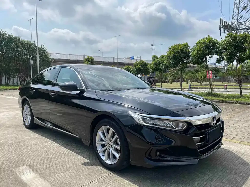 Honda Accord — фото 1