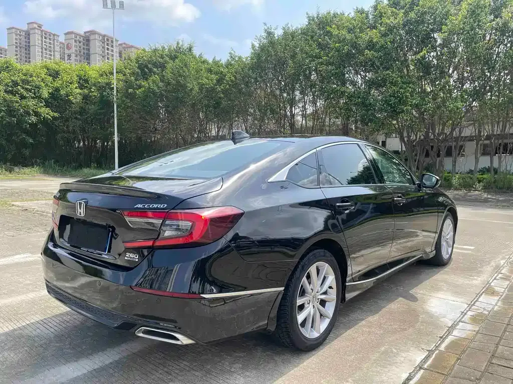 Honda Accord — фото 10