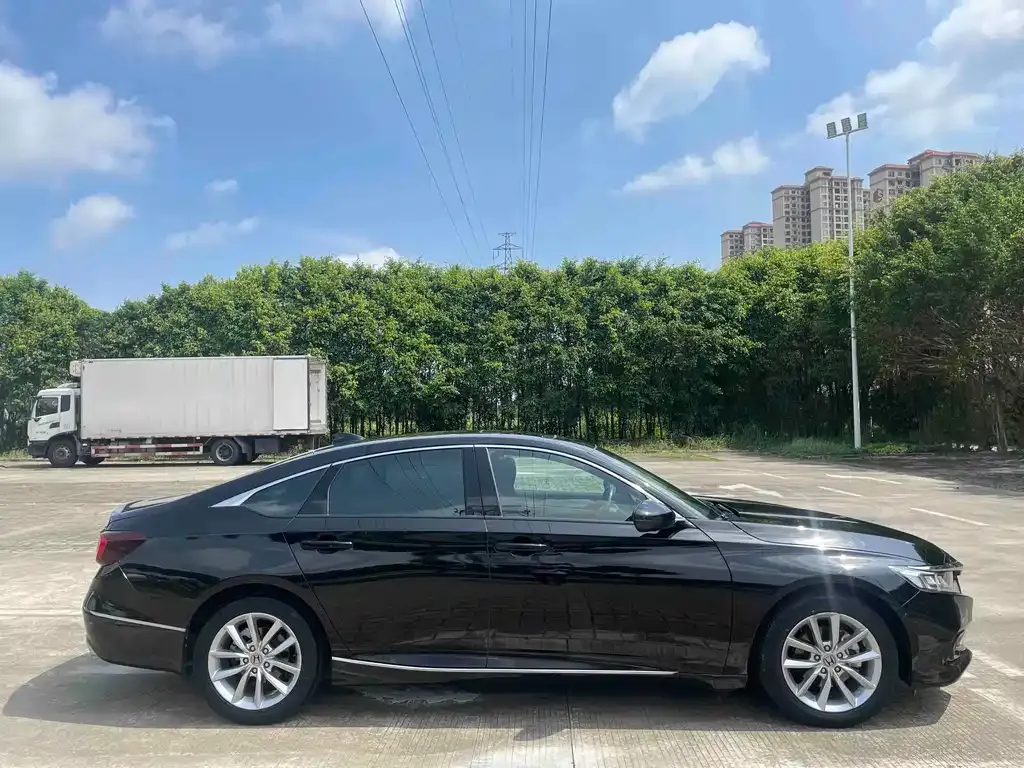 Honda Accord — фото 9