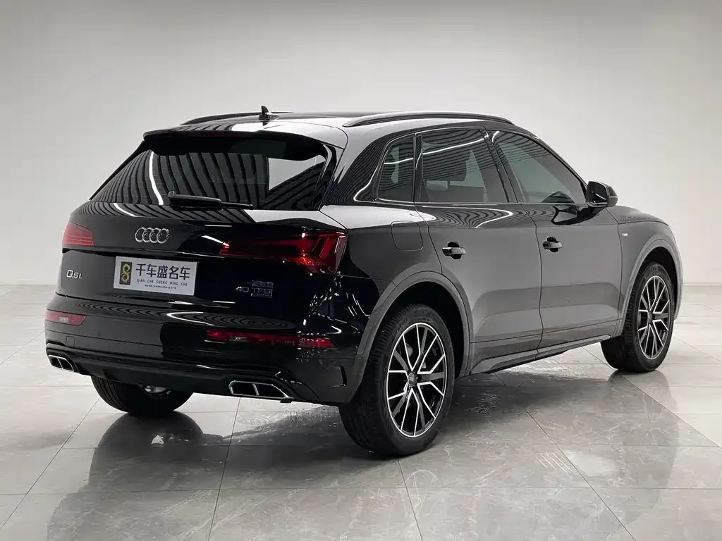 Audi Q5L — фото 10