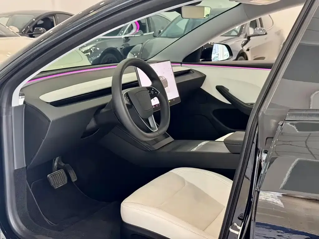 Tesla Model 3 — фото 10
