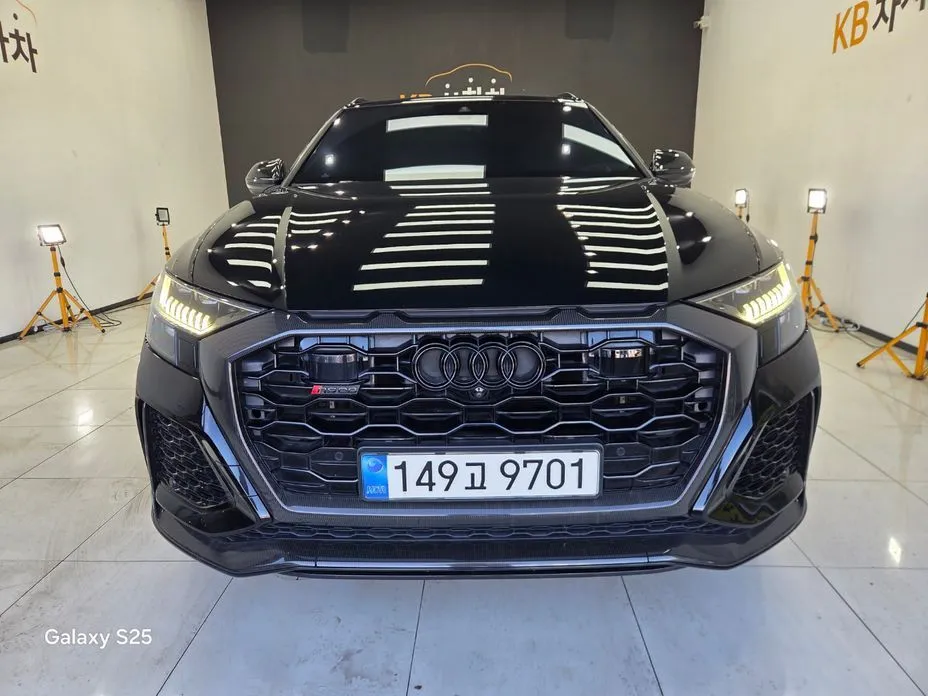 Audi RSQ8 — фото 8