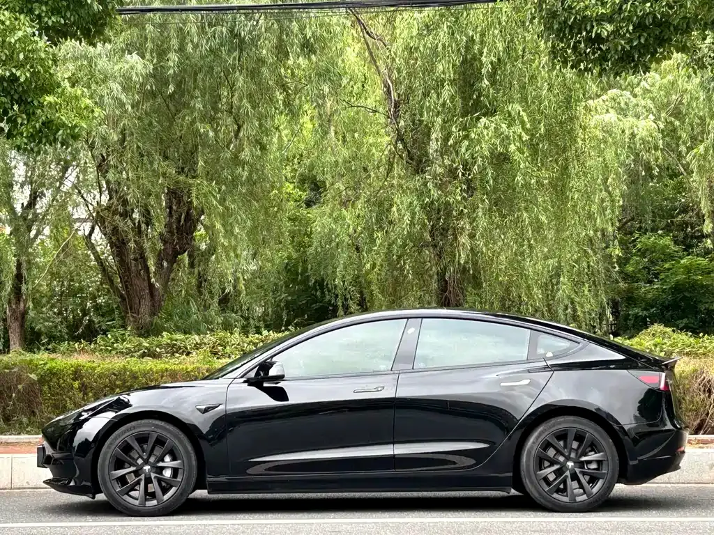 Tesla Model 3 — фото 5
