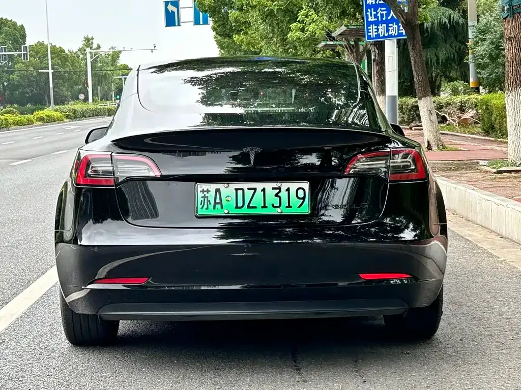 Tesla Model 3 — фото 10