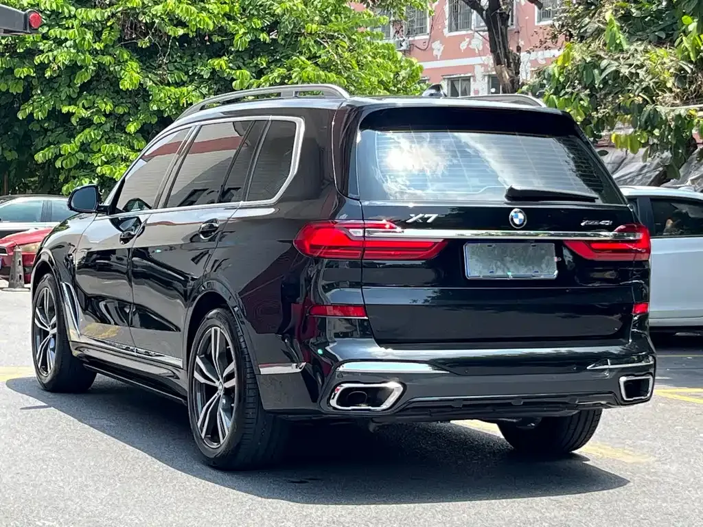 BMW X7 — фото 9
