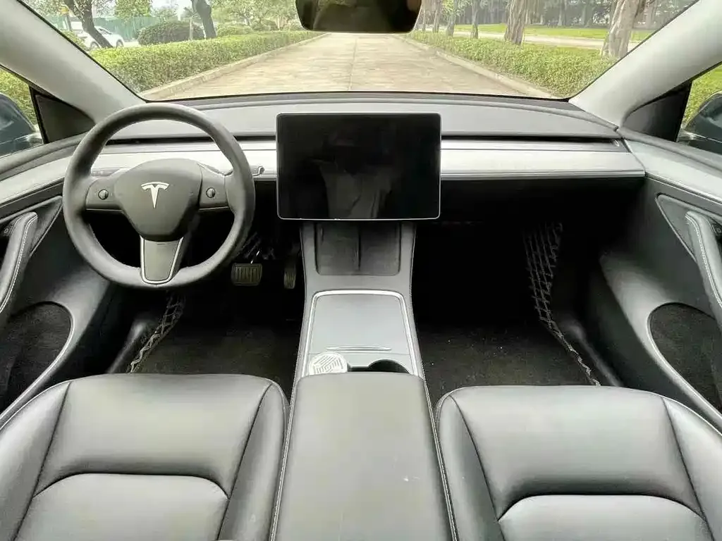 Tesla Model Y — фото 3