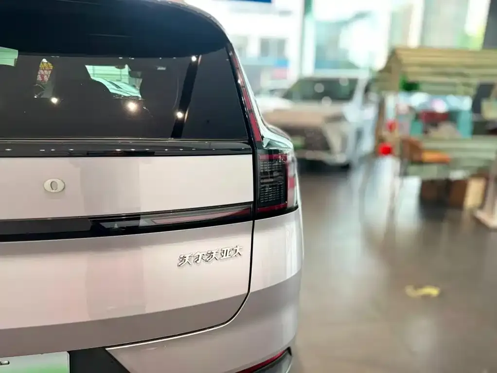 Volvo XC70 Plug-in Hybrid — фото 6