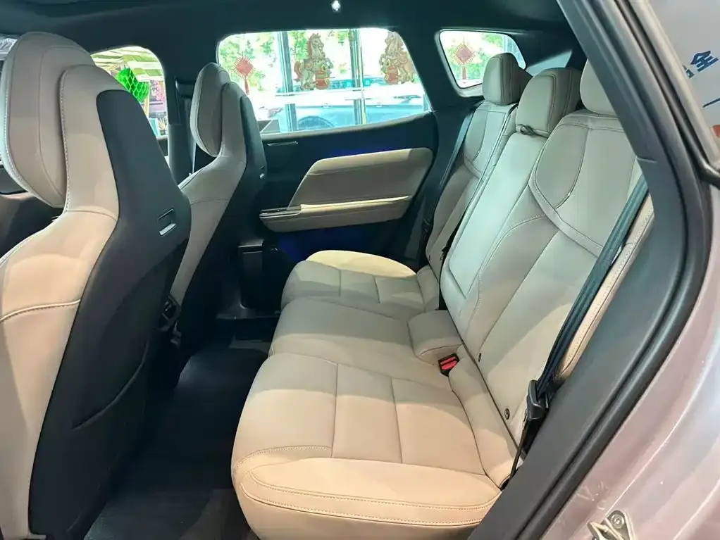 Volvo XC70 Plug-in Hybrid — фото 8