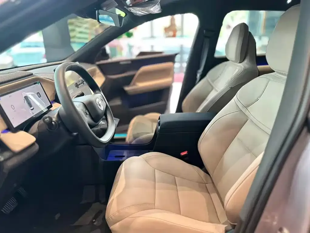 Volvo XC70 Plug-in Hybrid — фото 10