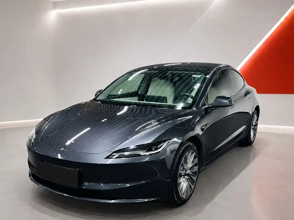 Tesla Model 3 — фото 1