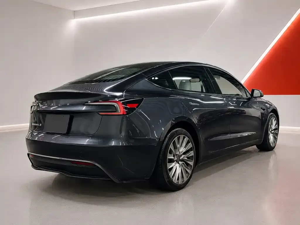 Tesla Model 3 — фото 5