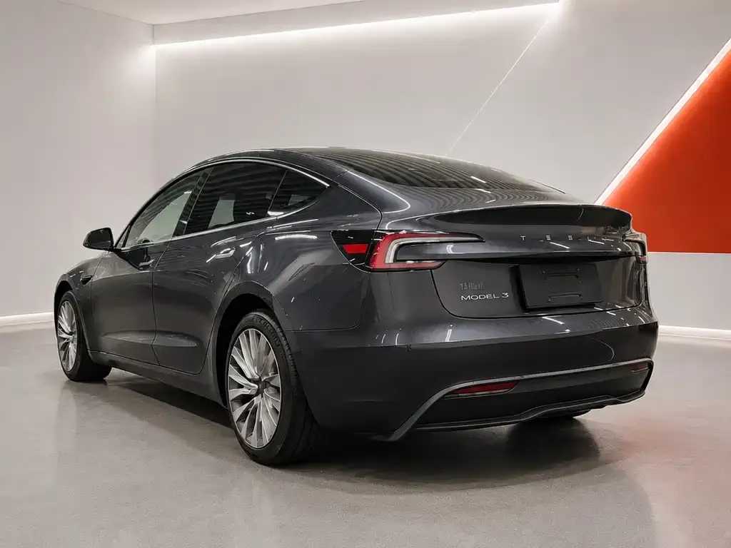 Tesla Model 3 — фото 9