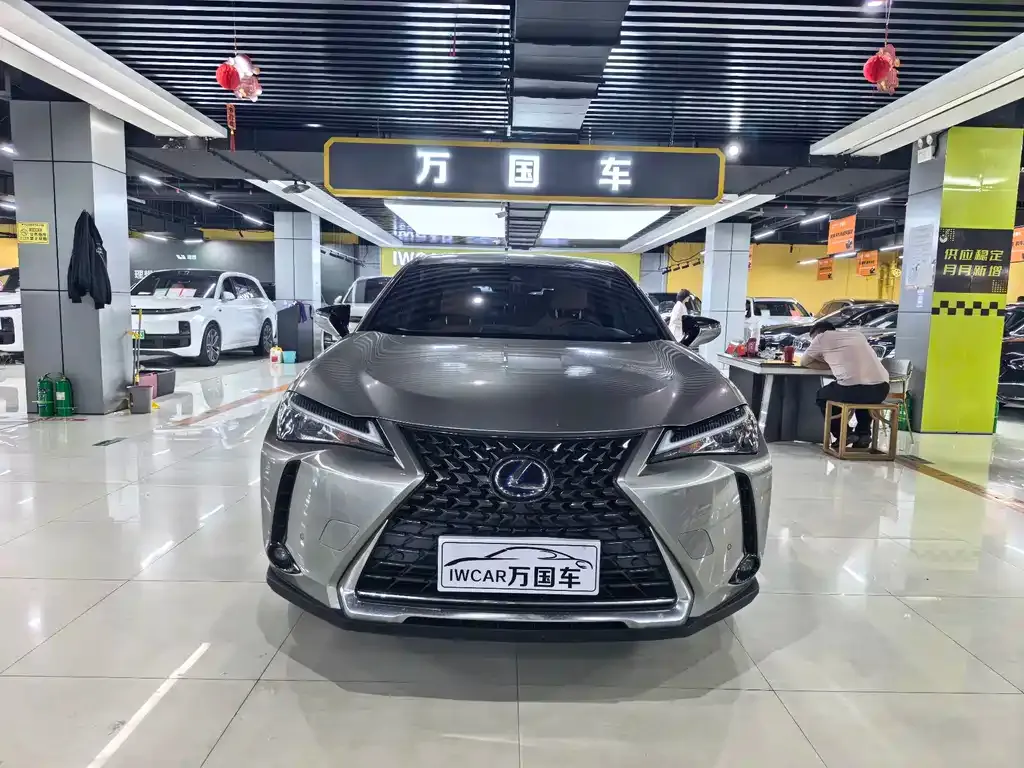 Lexus UX — фото 4