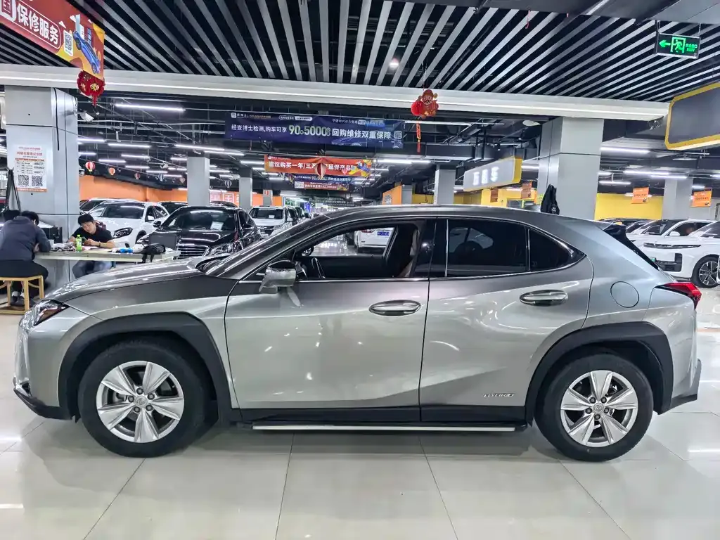 Lexus UX — фото 8