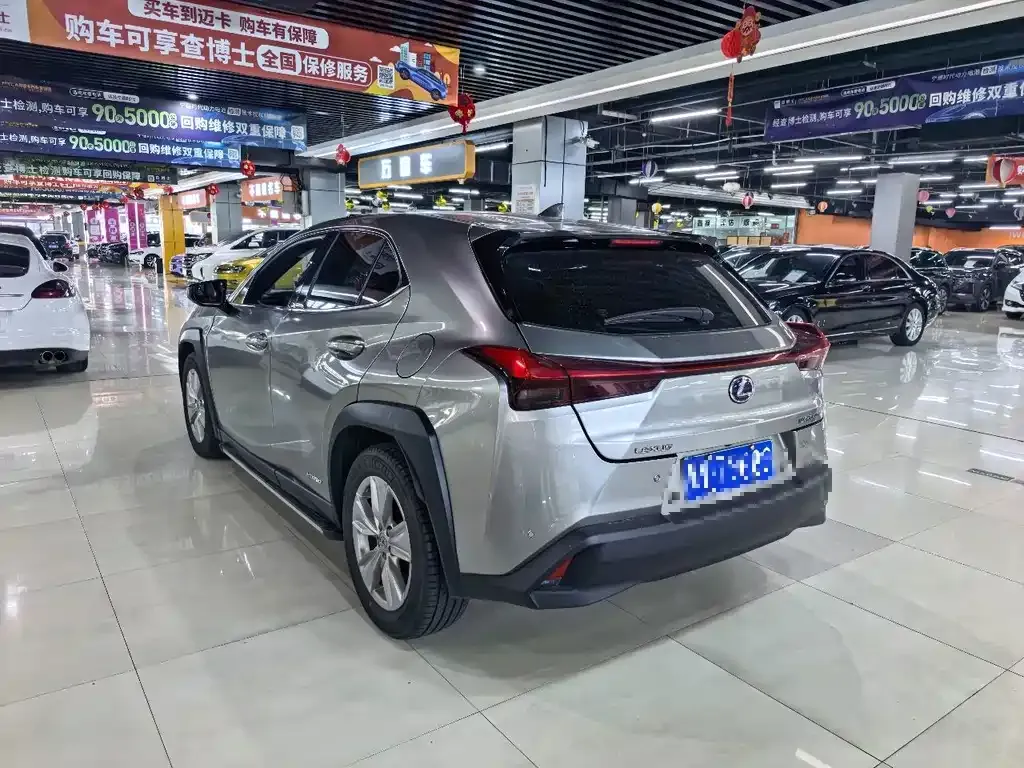 Lexus UX — фото 6