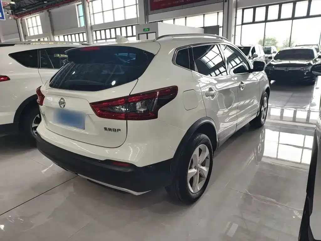 Nissan Qashqai — фото 10