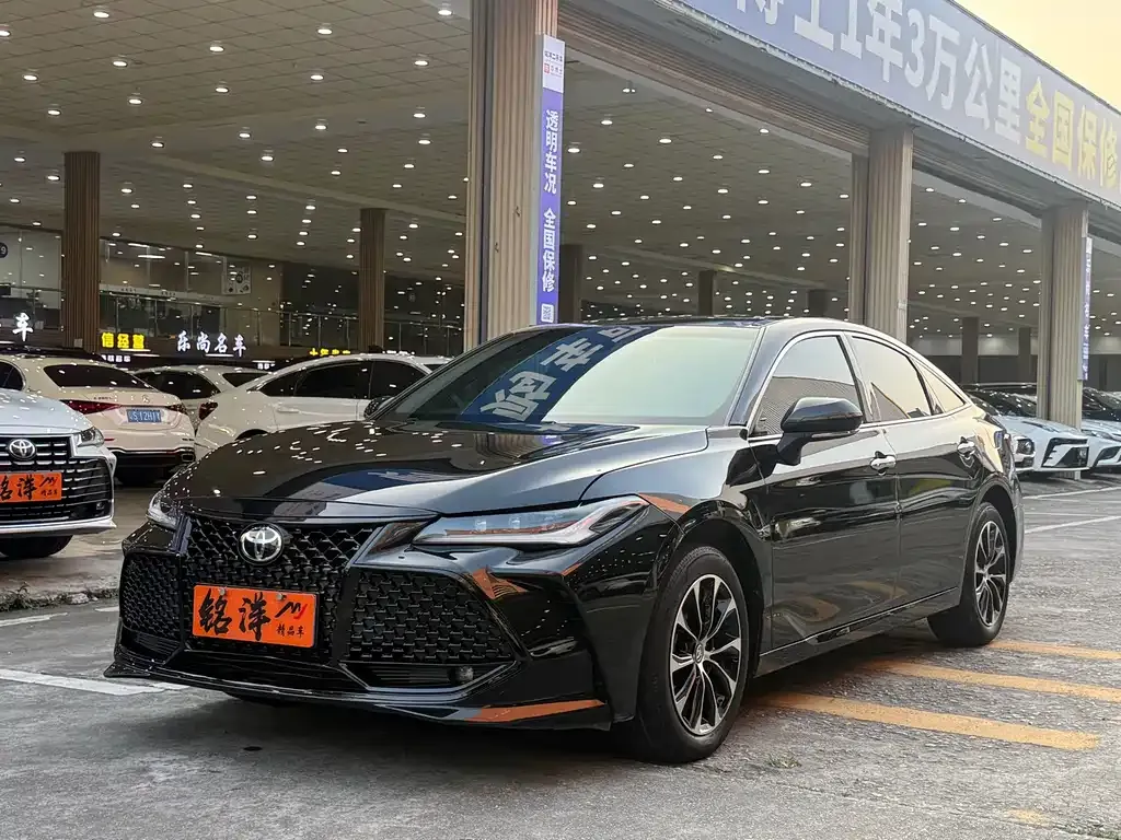 Toyota Avalon — фото 1