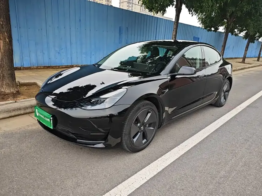 Tesla Model 3 — фото 1