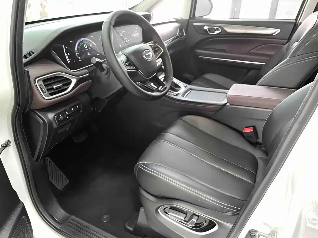 GAC Motor Trumpchi M6 — фото 6