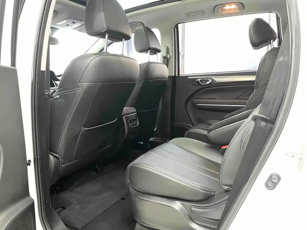 GAC Motor Trumpchi M6 — фото 10