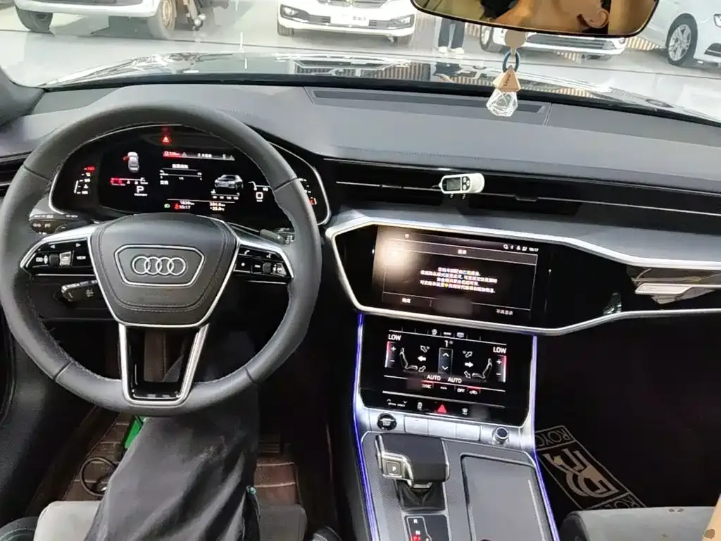 Audi A6L — фото 10