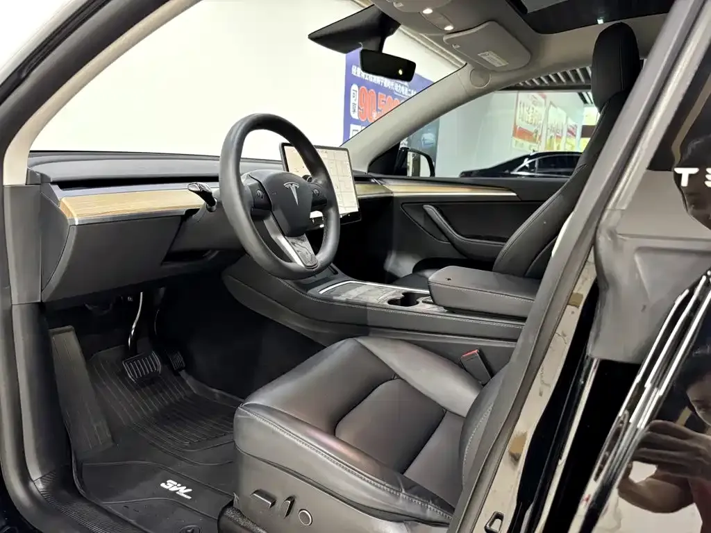 Tesla Model Y — фото 4