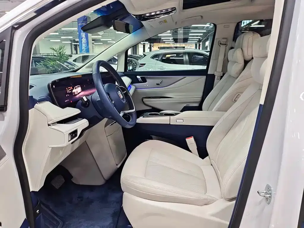 Buick GL8 Hybrid — фото 6