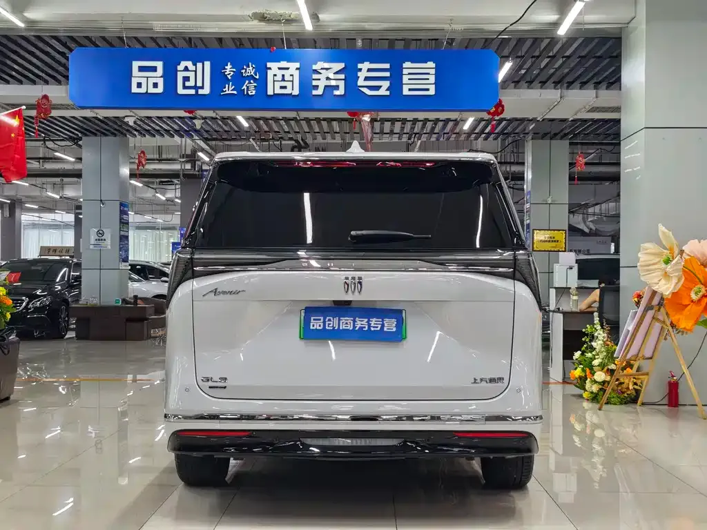 Buick GL8 Hybrid — фото 2