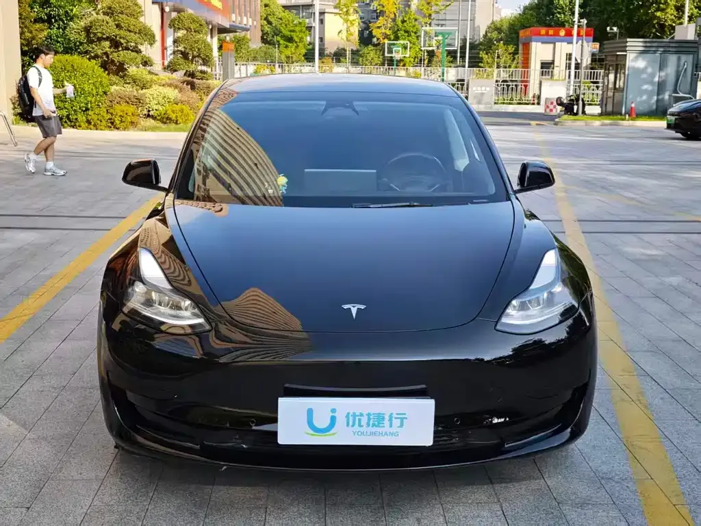 Tesla Model 3 — фото 5