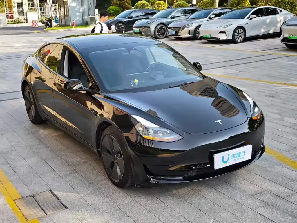 Tesla Model 3 — фото 9