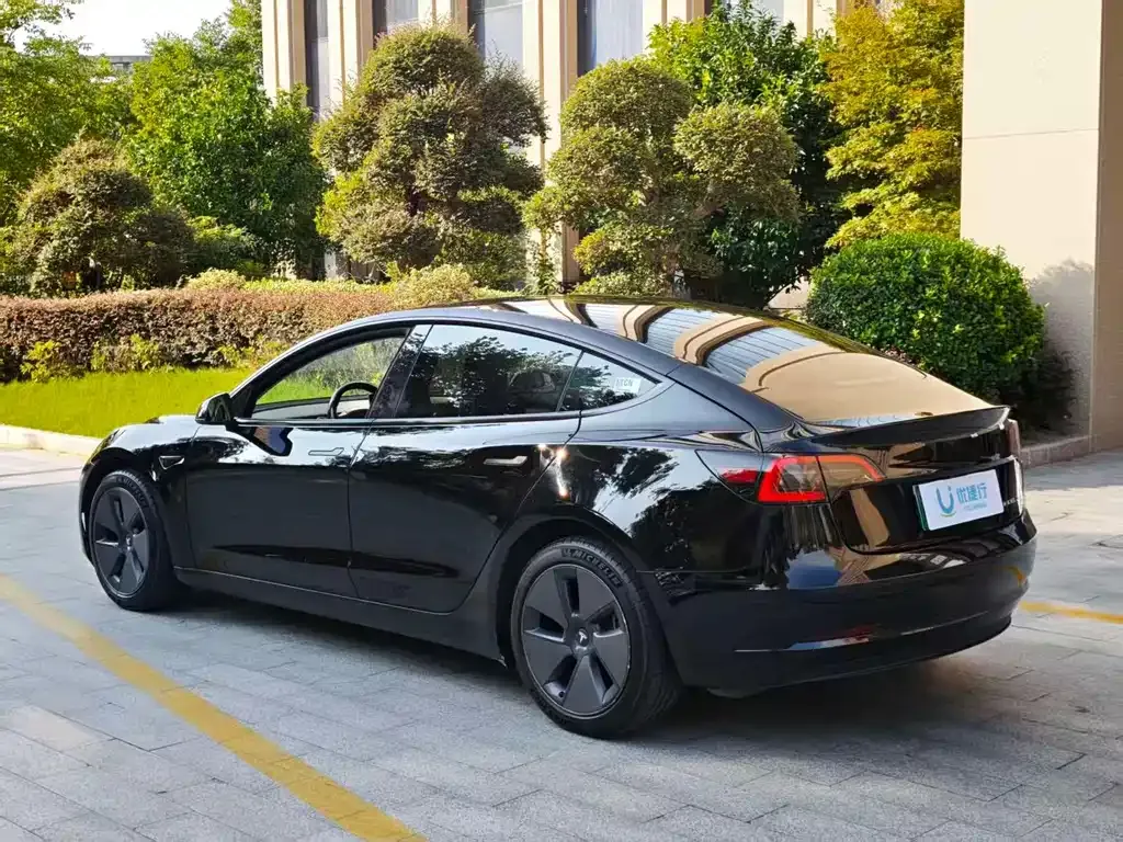 Tesla Model 3 — фото 10