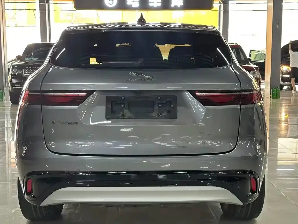 Jaguar F-PACE — фото 9