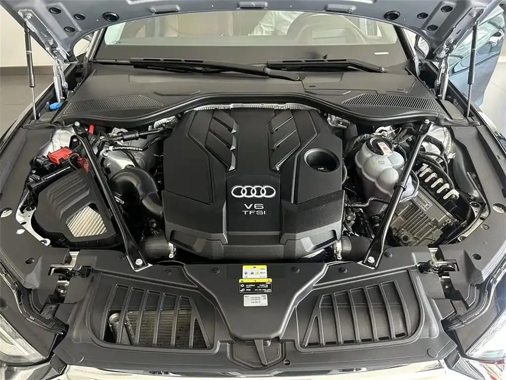 Audi A8 — фото 10
