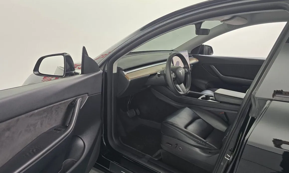 Tesla Model Y — фото 10