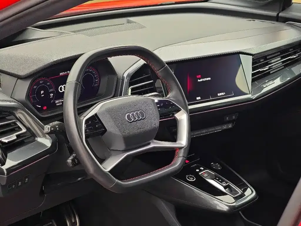 Audi Q5 e-tron — фото 2