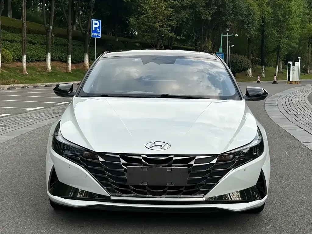 Hyundai Elantra — фото 2