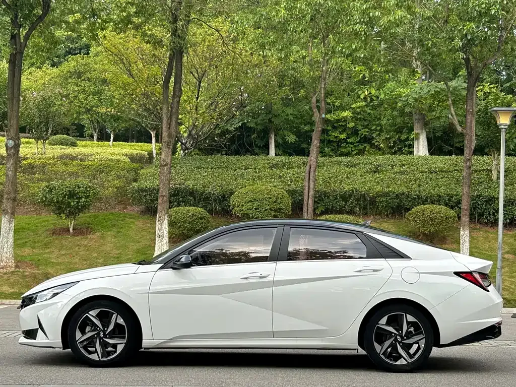 Hyundai Elantra — фото 6
