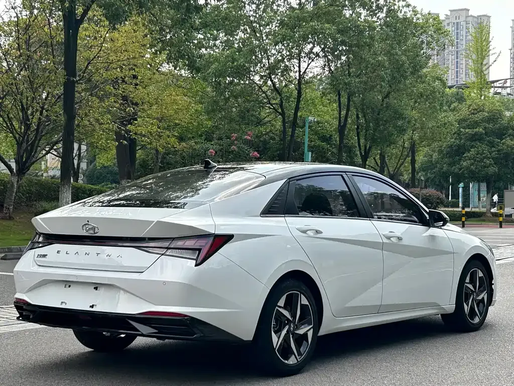 Hyundai Elantra — фото 8