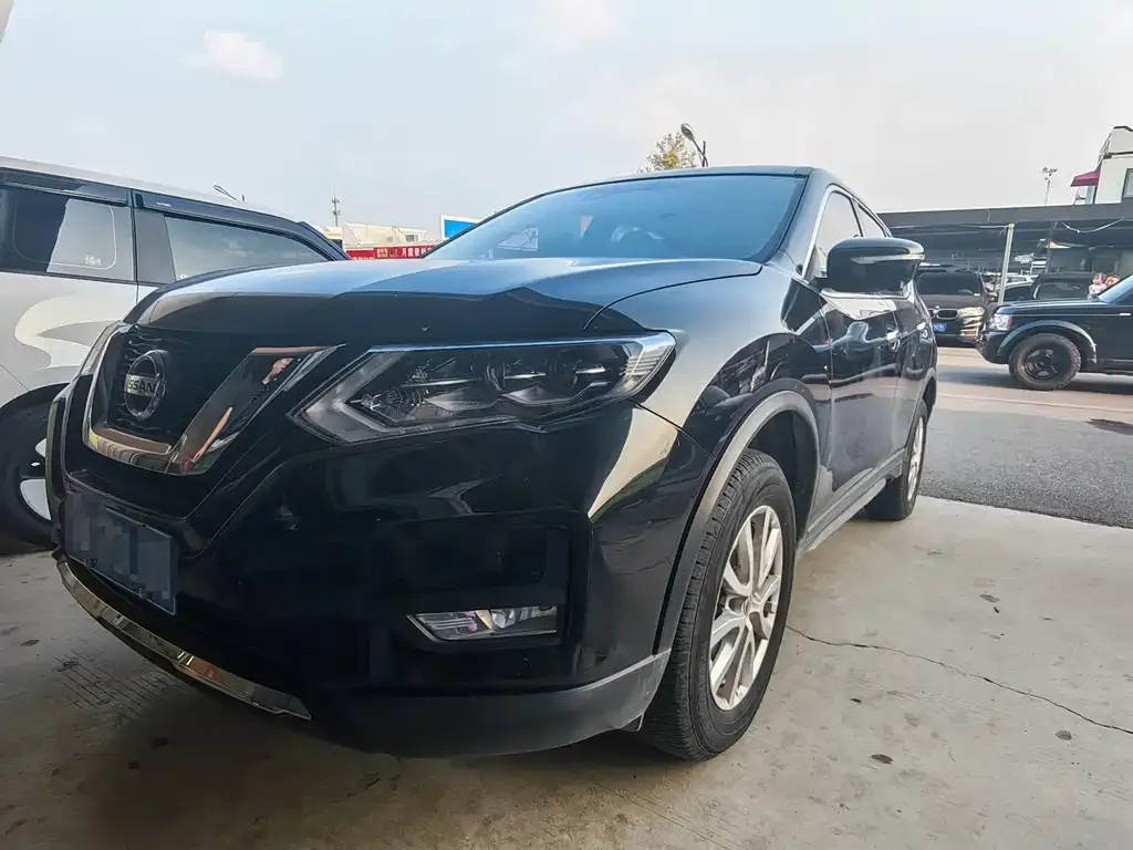 Nissan X-Trail — фото 1