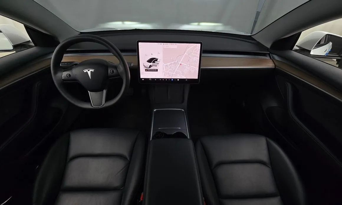 Tesla Model 3 — фото 8